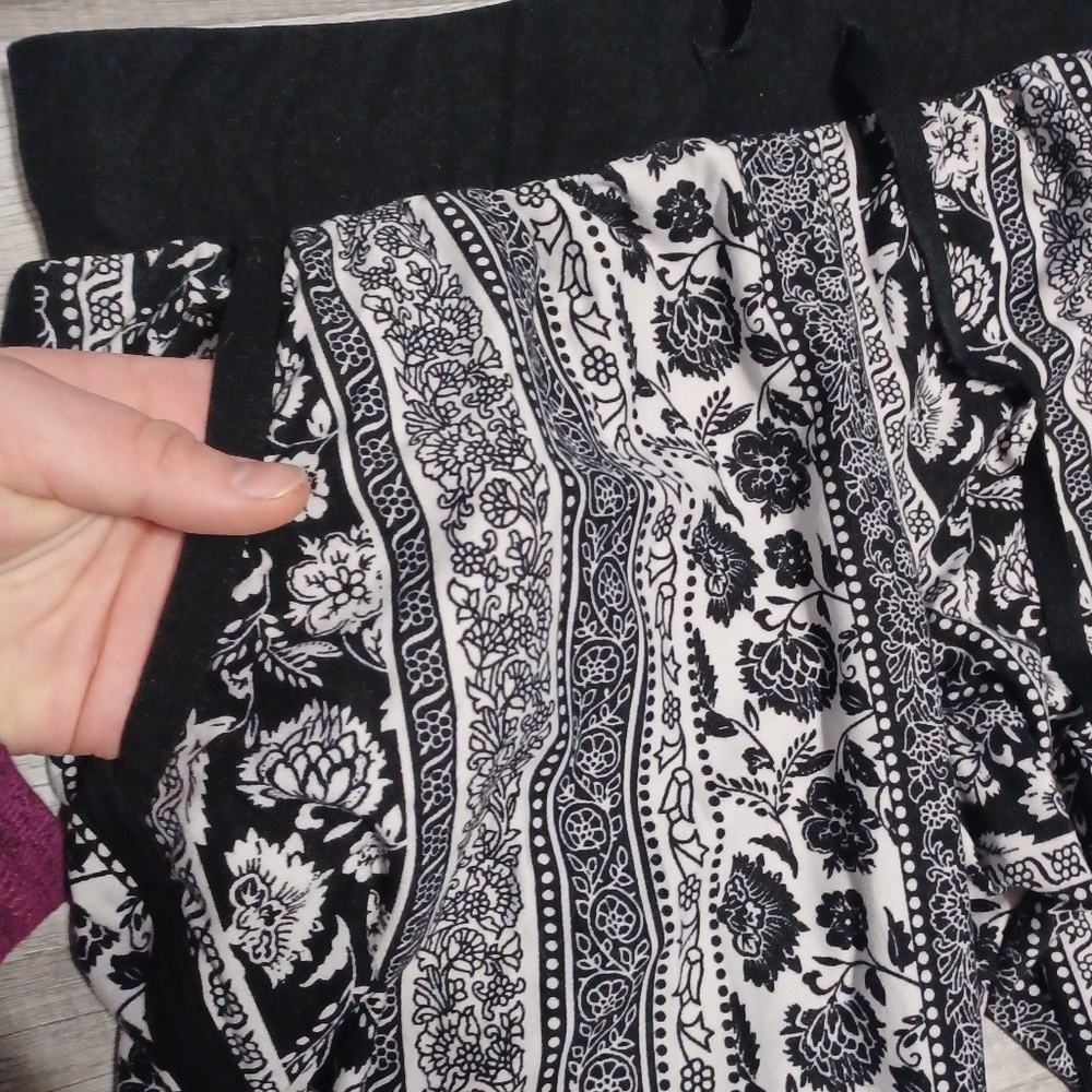 NO BOUNDARIES Women's Black/White Pajama Lounge Pants, Size Small - Picture 3 of 6
